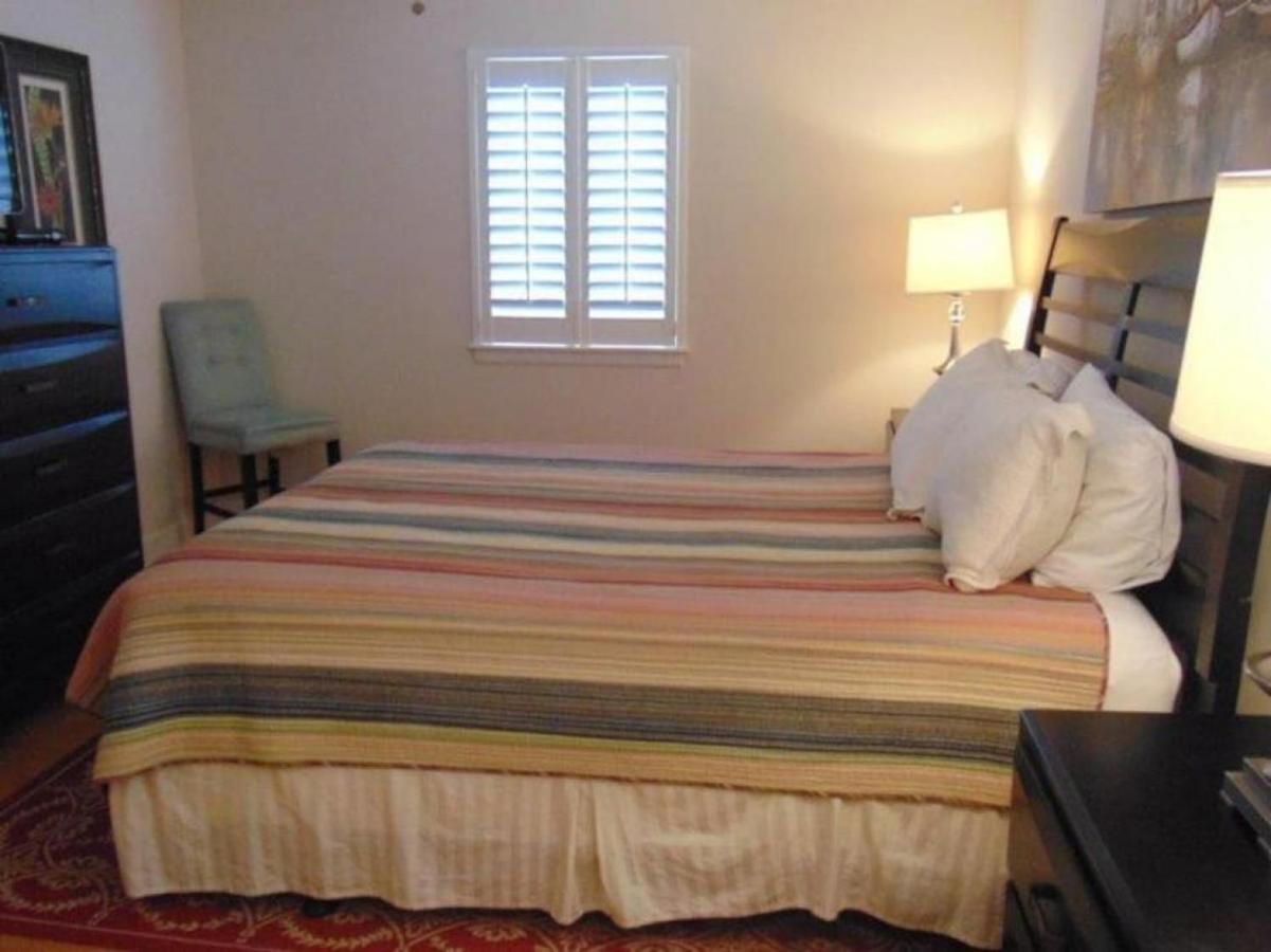 W2 Ocean Walk Resort Upstairs 2 Bed King And Two Twins Next To Back Pool St. Simons Island Kültér fotó