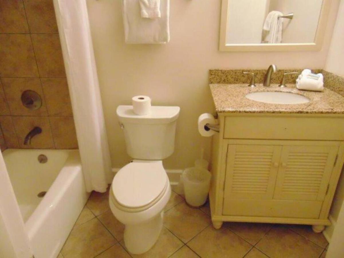 W2 Ocean Walk Resort Upstairs 2 Bed King And Two Twins Next To Back Pool St. Simons Island Kültér fotó